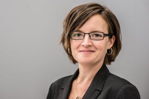 Auf dem Bild ist Prof. Dr.-Ing. Christiane Thomas zu sehen. Sie ist seit 1. September 2022 Professorin für Kälte-, Kryo- und Kompressorentechnik am Institut für Energietechnik der TU Dresden