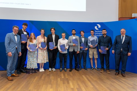 Gruppe von Absolventinnen und Absolventen