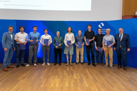 Gruppe von Absolventinnen und Absolventen