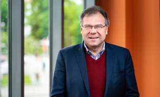 Porträtfoto von Herrn Professor Uwe Aßmann
