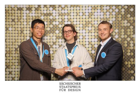 V.l.n.r. Yichen Fan, Marek Holovac (Professur für Technisches Design) und Jonathan Kreß (Eidam Agrarsystem GmbH). 
