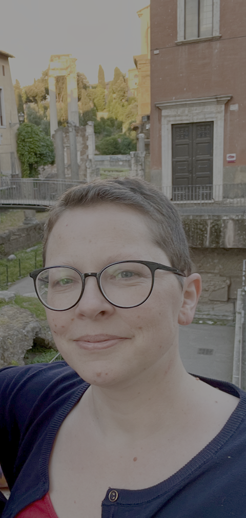 Portrait photo of Amy Russell