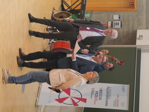 Redner*innen auf Kongress.