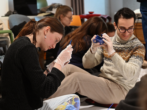 Bild von Teilnehmenden während des Kintsugi-Workshops