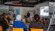 Workshop on the topic of "Resource injustice using the example of mining and the smartphone" by Oscar Choque and Francesca Piccinotti (Ayni - Verein für Ressourcengerechtigkeit e.V./arche noVa - Initiative für Menschen in Not e.V.)