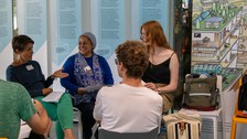 Intensive exchange in joint discussions, here with Dr. Rachel Bowden (ZLSB, TUD)