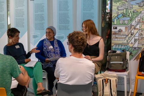 Intensive exchange in joint discussions, here with Dr. Rachel Bowden (ZLSB, TUD)