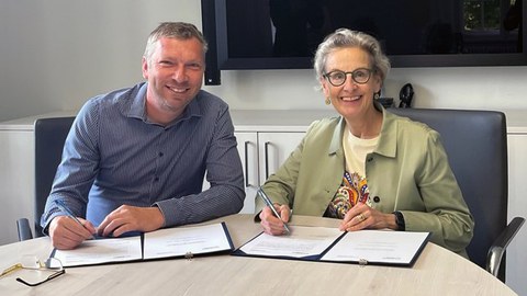TUD Rector Prof. Ursula Staudinger and her counterpart Prof. Jaroslav Koutský from the Jan-Evangelista-Purkyně-University in Ústí nad Labem (UJEP)