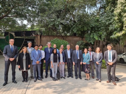 Delegationsteilnehmende im Gruppenbild