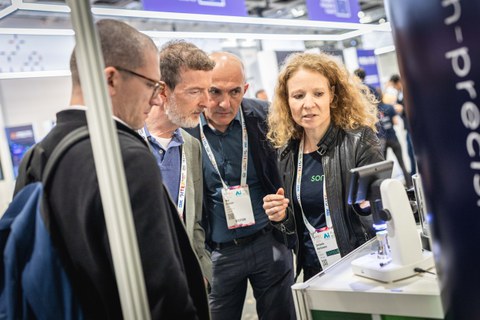 Präsentation eines Start-ups der transCampus-Kooperation zwischen der TUD und dem IITM auf der GITEX Europe 2025 in Berlin