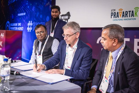 Unterzeichnung einer Absichtserklärung (LoI) des indischen Start-ups TuTr Hyperloop mit der thyssenkrupp Transrapid GmbH