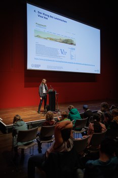 Impressionen von der Kinder-Uni mit Junior-Professor Mario Baumann