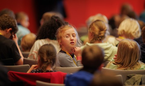 Impressionen von der Kinder-Uni mit Junior-Professor Mario Baumann