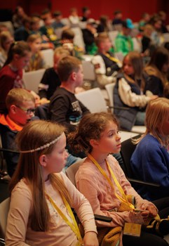Impressionen von der Kinder-Uni mit Junior-Professor Mario Baumann