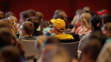 Impressionen von der Kinder-Uni mit Junior-Professor Mario Baumann
