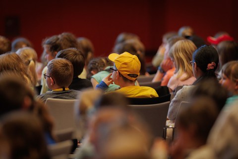 Impressionen von der Kinder-Uni mit Junior-Professor Mario Baumann