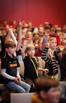 Impressionen von der Kinder-Uni mit Junior-Professor Mario Baumann