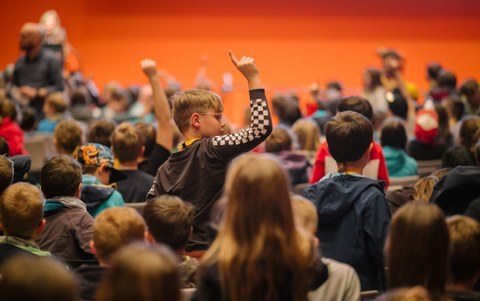 Impressionen von der Kinder-Uni mit Dr. Birgit Böhme
