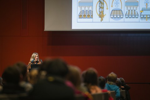 Impressionen von der Kinder-Uni mit Dr. Birgit Böhme