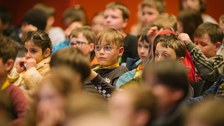 Impressionen von der Kinder-Uni mit Dr. Birgit Böhme