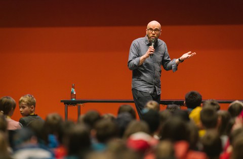 Impressionen von der Kinder-Uni mit Dr. Birgit Böhme