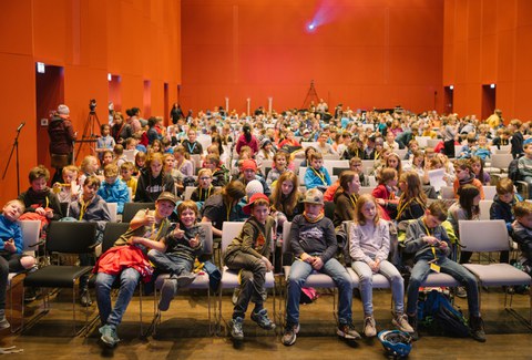 Impressionen von der Kinder-Uni mit Dr. Birgit Böhme