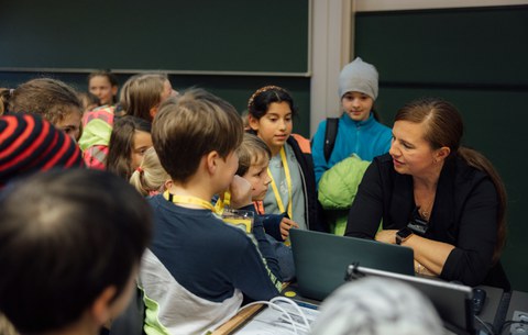 Impressionen von der Kinder-Uni mit Dr. Judith Konantz