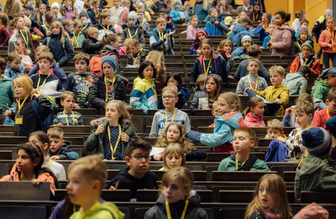 Impressionen von der Kinder-Uni mit Dr. Judith Konantz