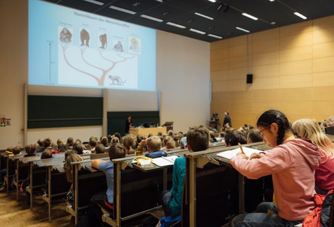 Impressionen von der Kinder-Uni mit Dr. Judith Konantz