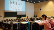 Impressionen von der Kinder-Uni mit Dr. Judith Konantz