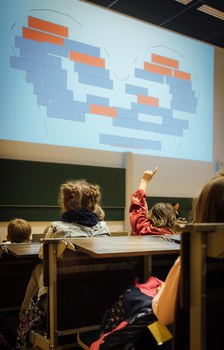 Impressionen von der Kinder-Uni mit Dr. Judith Konantz