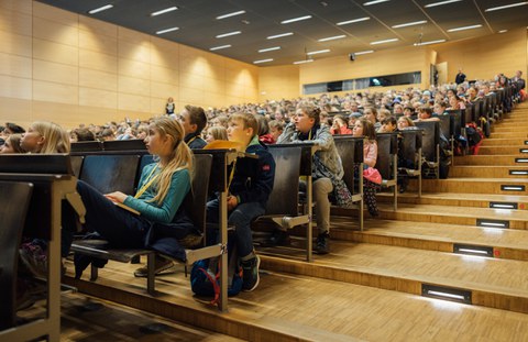 Impressionen von der Kinder-Uni mit Dr. Judith Konantz