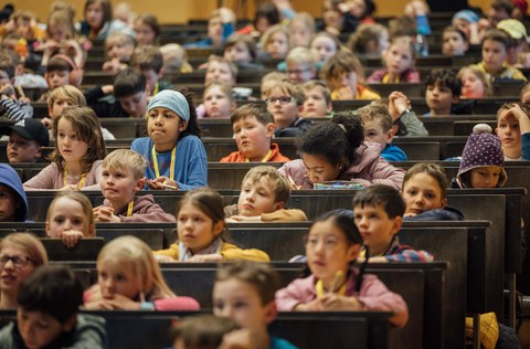 Impressionen von der Kinder-Uni mit Dr. Judith Konantz