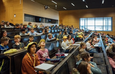 Impressionen von der Kinder-Uni mit Dr. Judith Konantz
