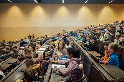 Impressionen von der Kinder-Uni mit Dr. Judith Konantz
