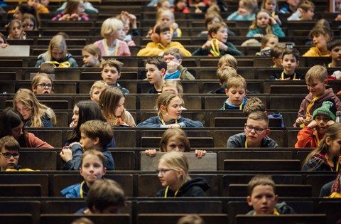 Impressionen von der Kinder-Uni mit Dr. Judith Konantz