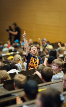 Impressionen von der Kinder-Uni mit Doktorand Dominik Koll