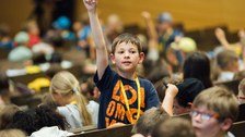 Impressionen von der Kinder-Uni mit Doktorand Dominik Koll
