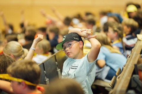 Impressionen von der Kinder-Uni mit Doktorand Dominik Koll