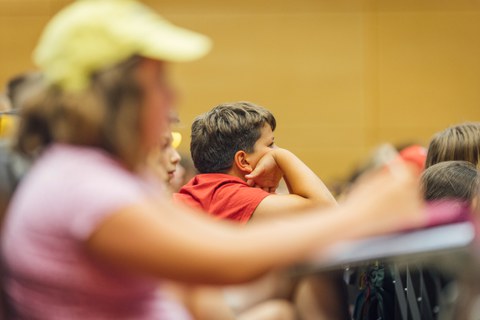 Impressionen von der Kinder-Uni mit Doktorand Dominik Koll