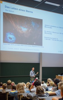Impressionen von der Kinder-Uni mit Doktorand Dominik Koll