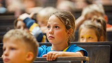 Impressionen von der Kinder-Uni mit Doktorand Dominik Koll