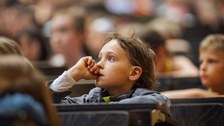 Impressionen von der Kinder-Uni mit Doktorand Dominik Koll