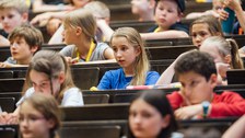 Impressionen von der Kinder-Uni mit Doktorand Dominik Koll