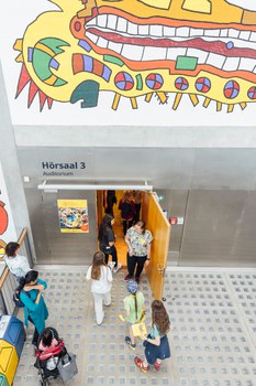 Impressionen von der Kinder-Uni mit Doktorand Dominik Koll