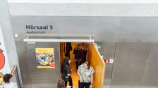 Impressionen von der Kinder-Uni mit Doktorand Dominik Koll