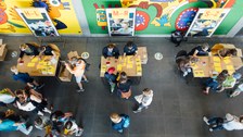 Impressionen von der Kinder-Uni mit Doktorand Dominik Koll