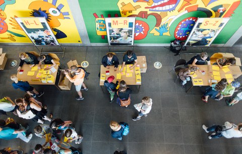 Impressionen von der Kinder-Uni mit Doktorand Dominik Koll