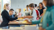 Impressionen von der Kinder-Uni mit Doktorand Dominik Koll
