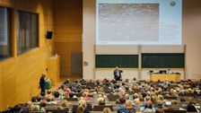 Ein Überblick in den Hörsaal.